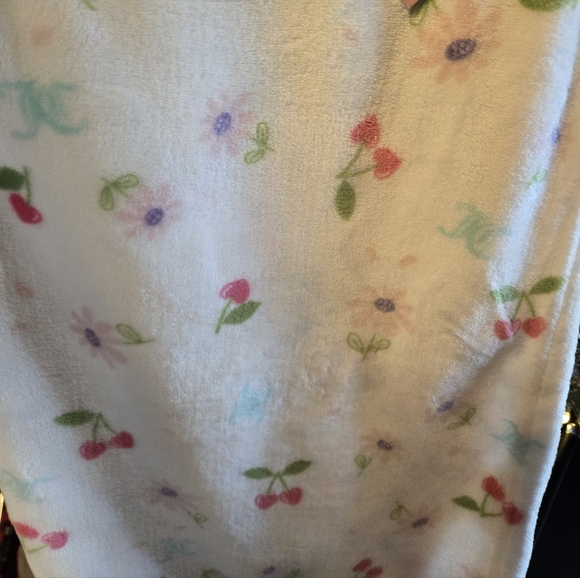 Juicy Couture Floral Kids Plush Throw 50x60 NWT - Picture 3 of 3